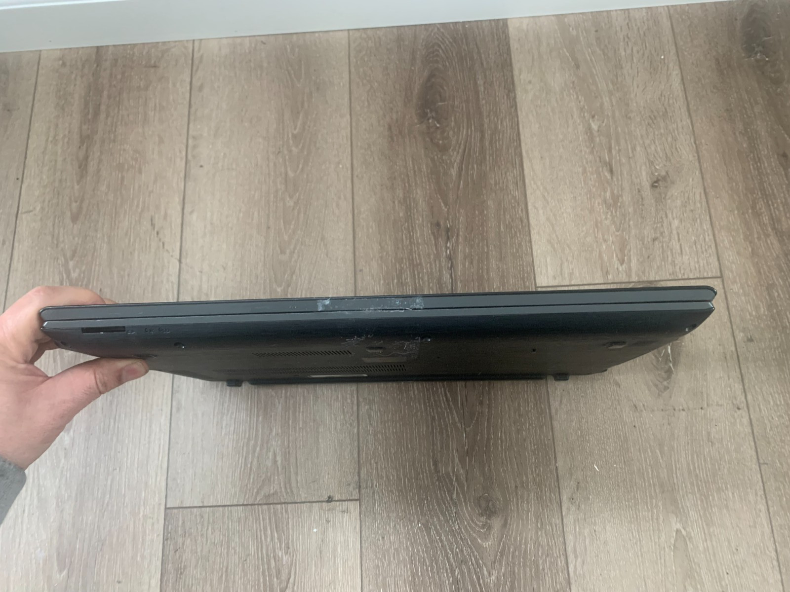 Acer Aspire E5-573-57PW 15.6″ Intel Core i5-5200U 2.20GHz 6GB RAM 500GB HDD