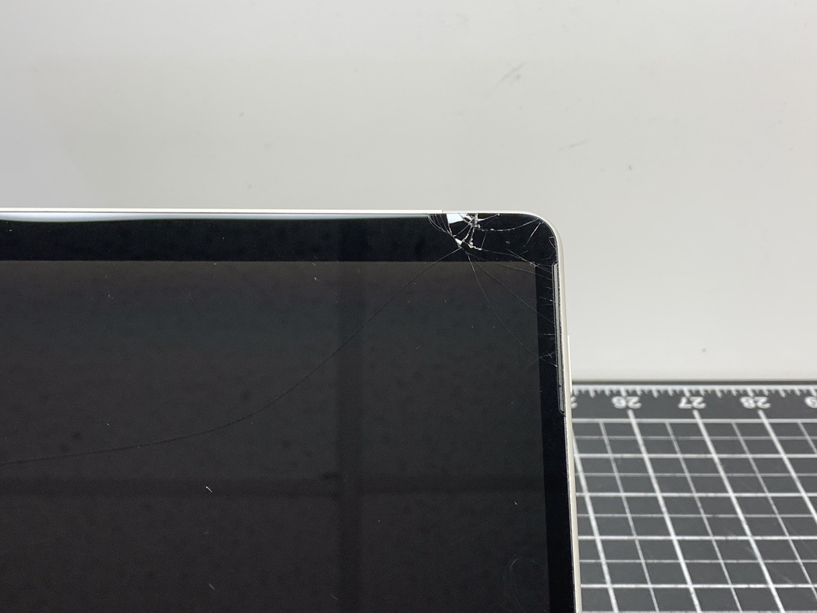 Microsoft SURFACE PRO 8 1983 | 8GB RAM, 128GB SSD | Unknown Specs | #P151