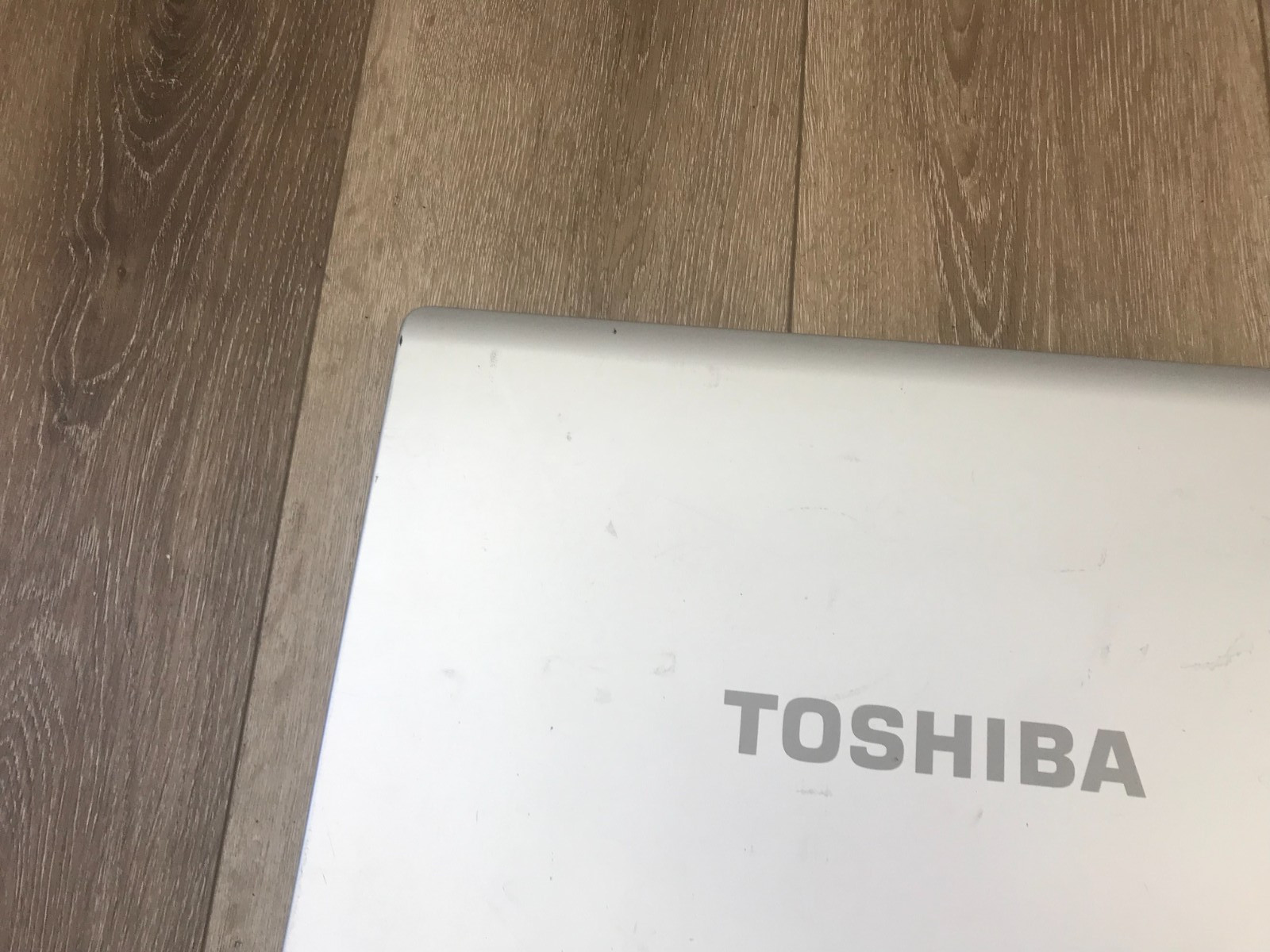 Toshiba Satellite L300D AMD Athlon 64×2 Dual-Core TK-57 1.90GHz 4GB RAM 160GB