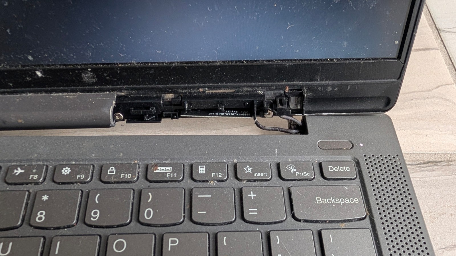 Broken Lenovo IdeaPad 14ARE05 81YM0060US 14” Laptop AMD Ryzen 7 4700 8GB No SSD