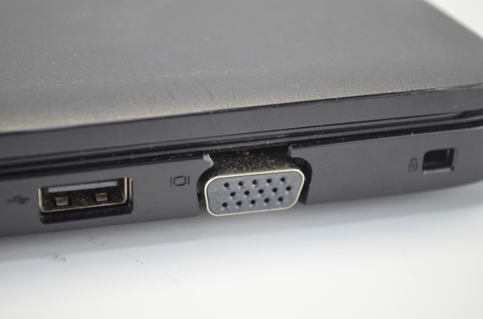 Dell Latitude 3400 14″ i5-8265U 1.6GHz 8GB RAM 256 M.2 Good Batt Win11 GRADE B