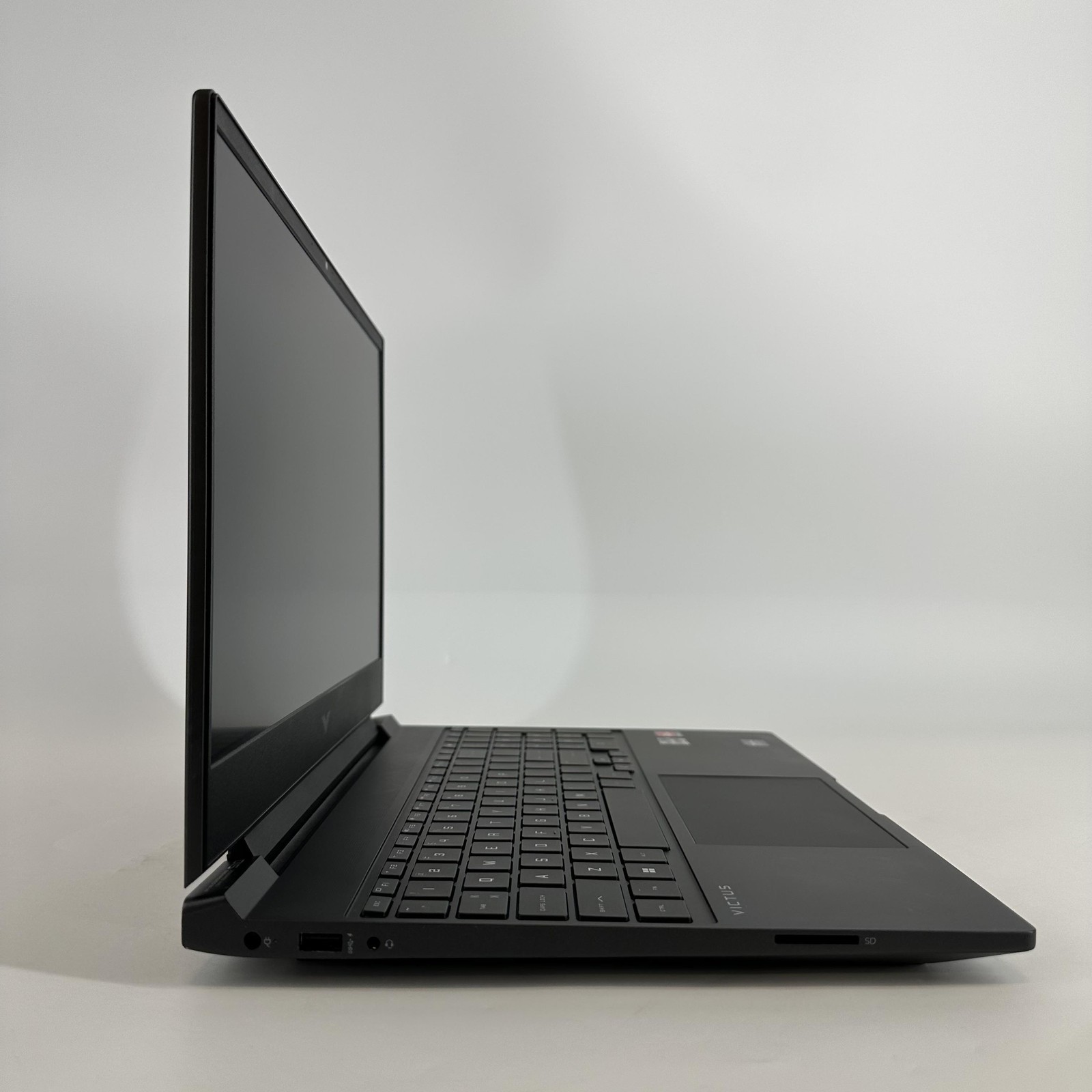 HP Victus Gaming 15.6 144Hz FHD 3.3 GHz Ryzen 5 7535HS 8GB 512GB SSD RX 6550M