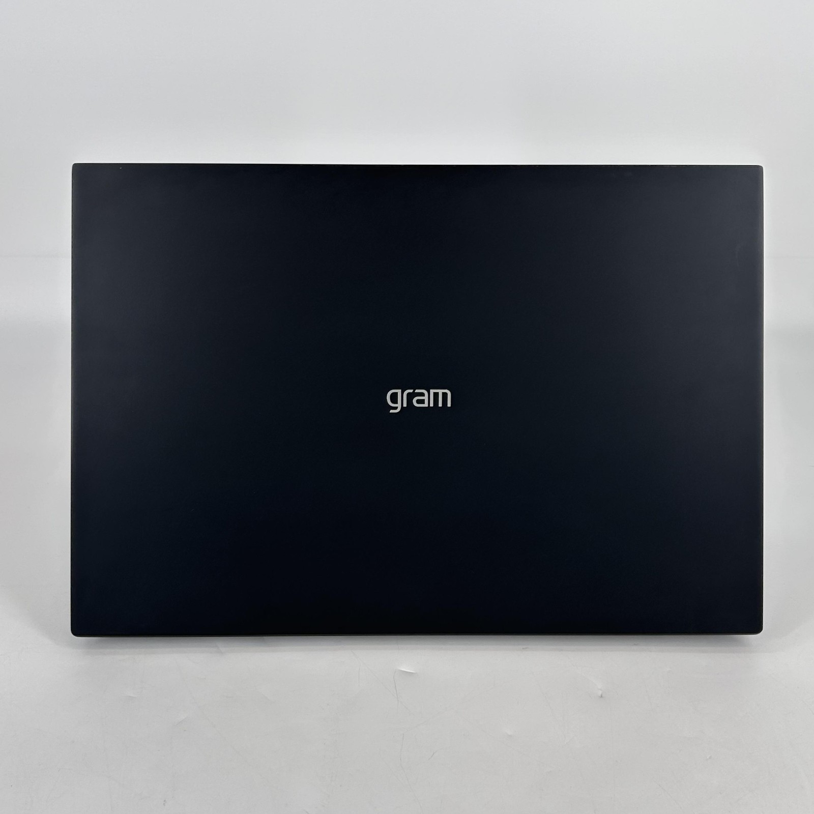 LG Gram 16 Black QHD+ 2.2 GHz i7-1360P 16GB 512GB SSD Very Good