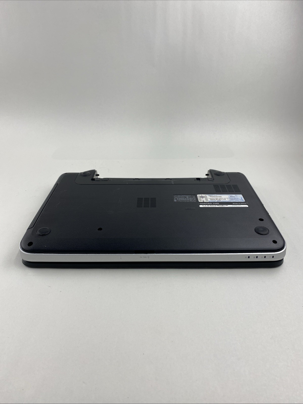 Dell Vostro 1440 Core i3-M370 2.40GHz 4GB RAM 14.0″ No Battery No HDD No OS