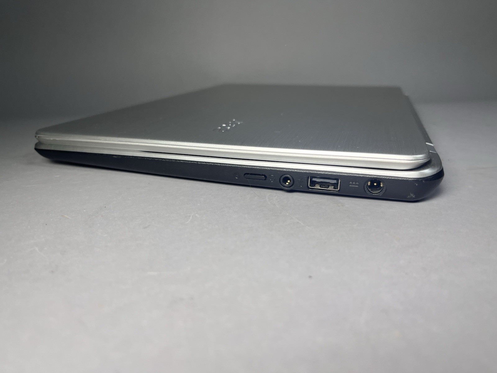 Acer Aspire V5 122p 0408 Laptop AMD Dual-Core A4-1250 4 GB Storage 11.6″ Screen