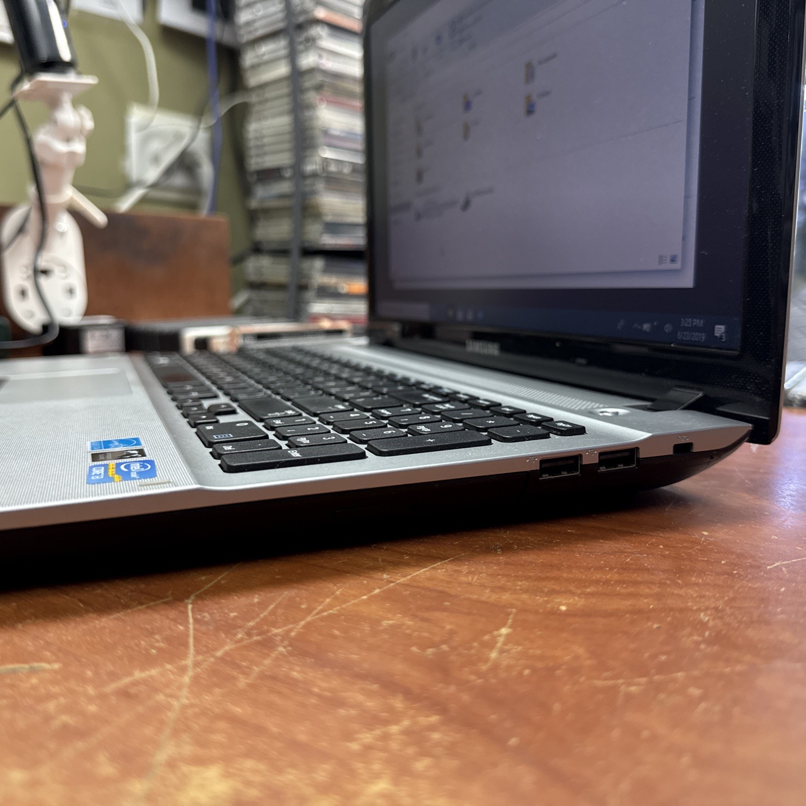 SAMSUNG NP300E5E I3-3120 2.50GHZ 4GB Of RAM – 750 GB Hard drive – Windows10