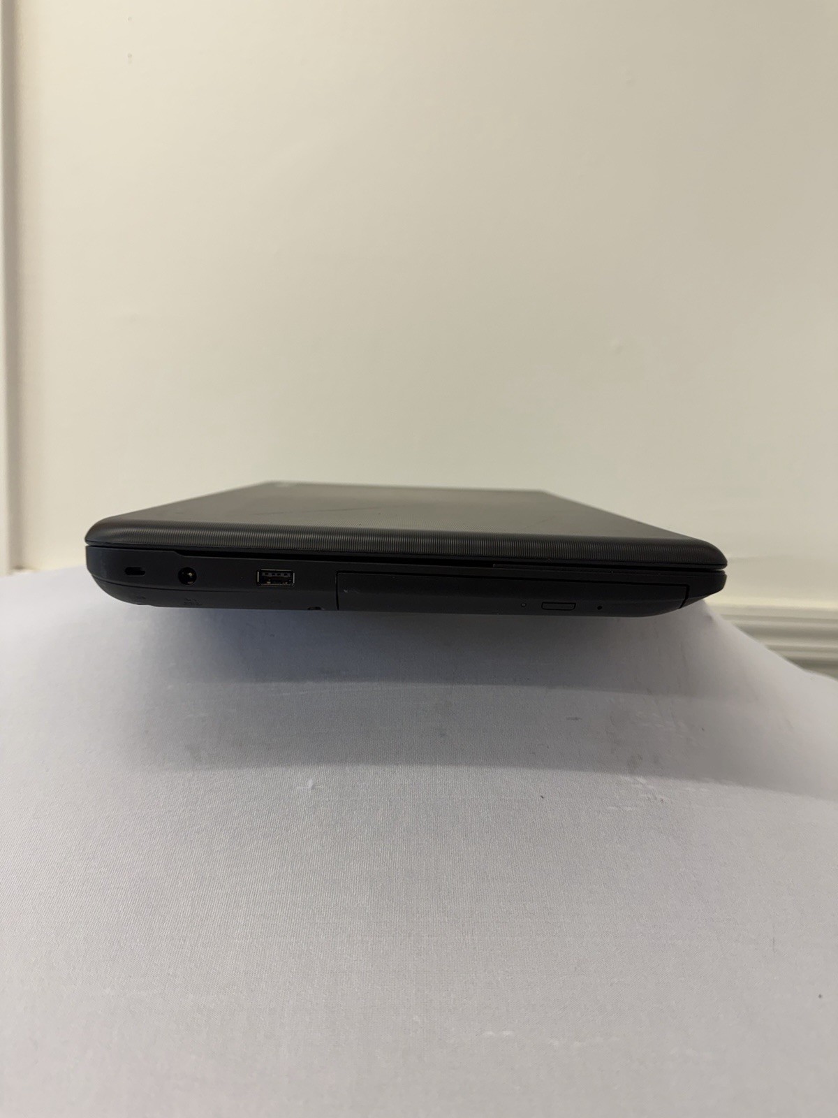 Toshiba Satellite C55-A5190 Laptop – Intel – RAM 4GB – Read Desc