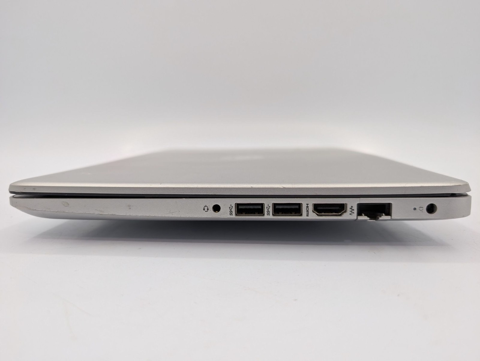 HP Laptop 14-DK0058CA 14″ Display AMD Ryzen 3 3200U 2.60GHz Processor Laptop