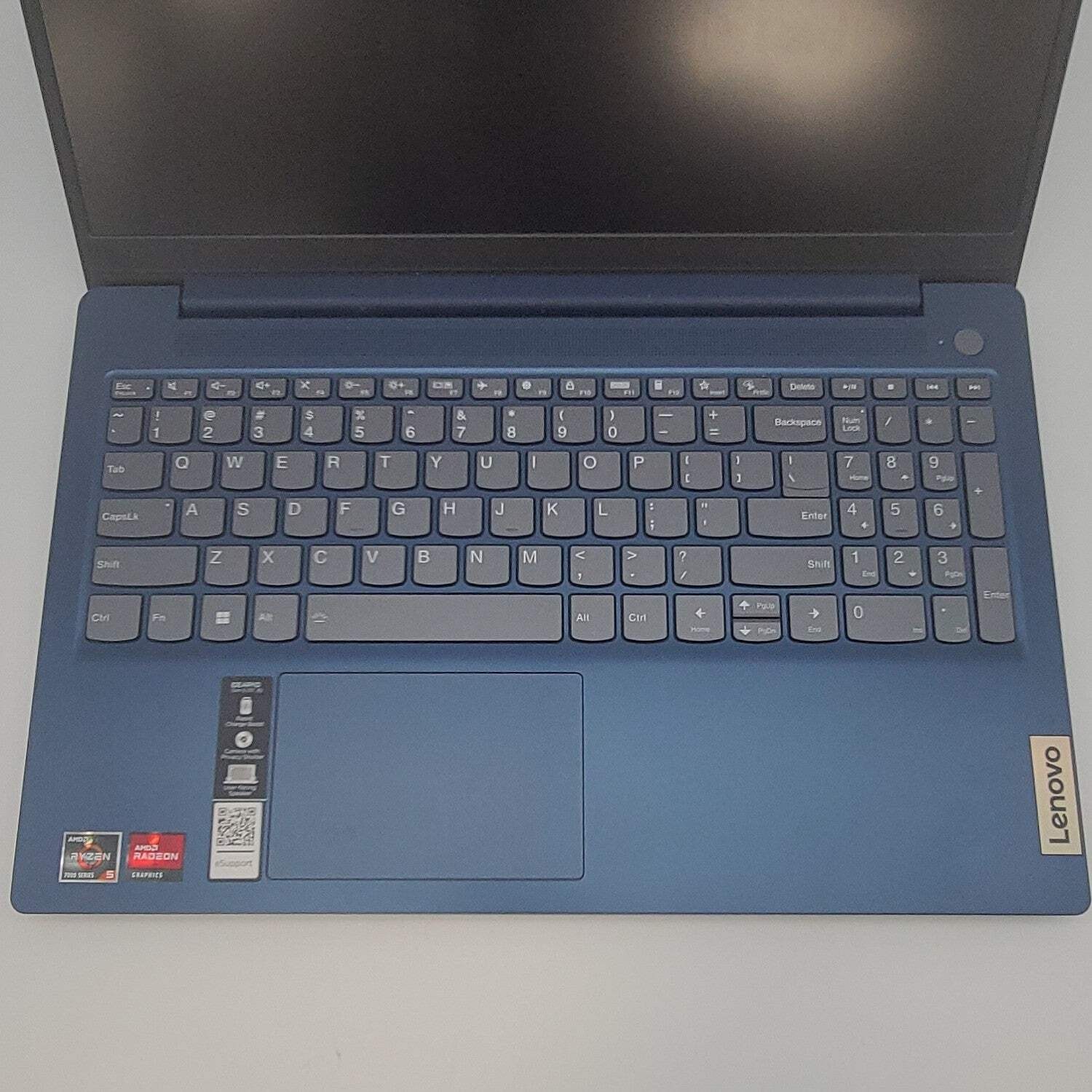 Lenovo IdeaPad Slim 3 15AMN8 15.6″ Ryzen 5 7520U 2.8GHz 8GB RAM 512GB SSD
