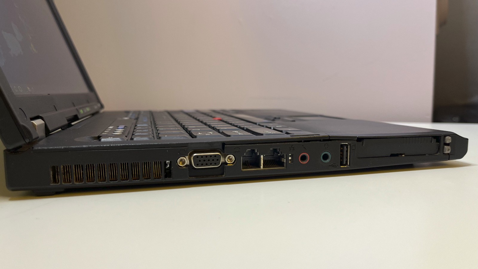 Vintage IBM Lenovo ThinkPad T61 14.1″ 4:3 SXGA+ Intel Core 2 Duo Retro Laptop