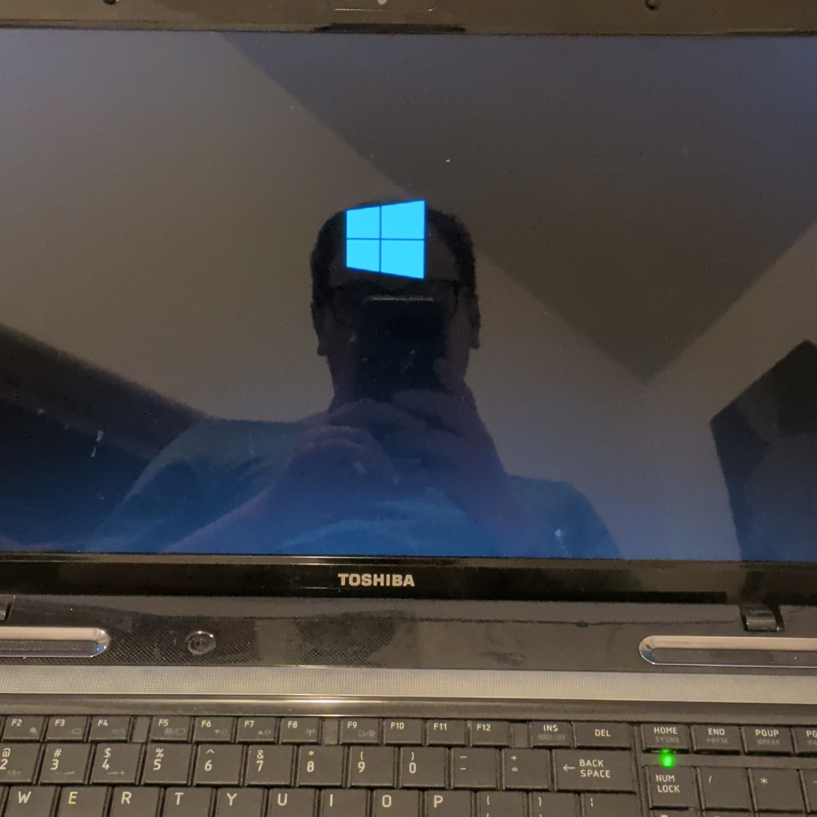 Toshiba Satellite L775D-S7112 17.3″ AMD A-Series 4GB 640GB HDD Windows