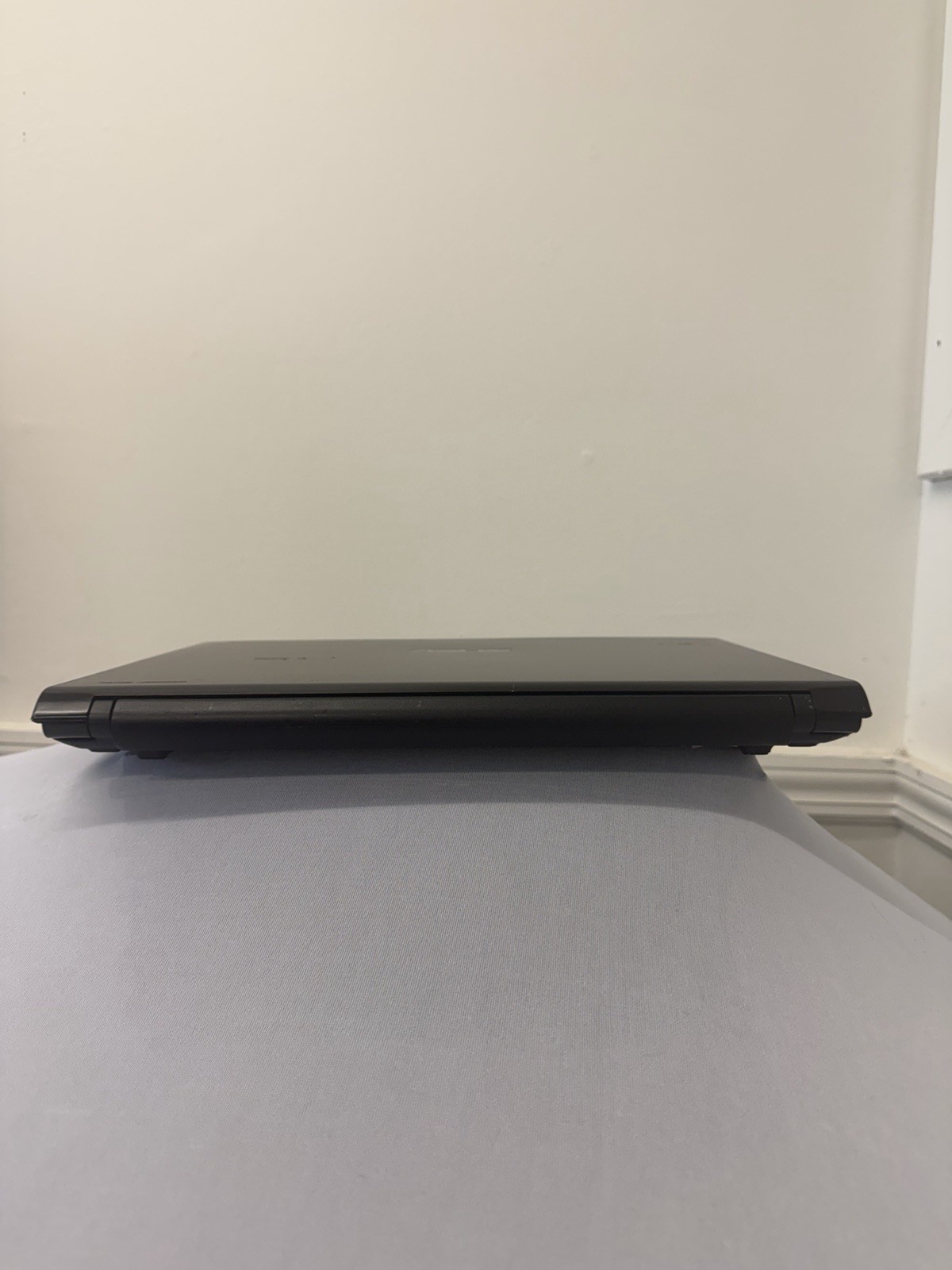 Asus UL80A Laptop – Good Screen – Intel Duo U7300 – Read Des
