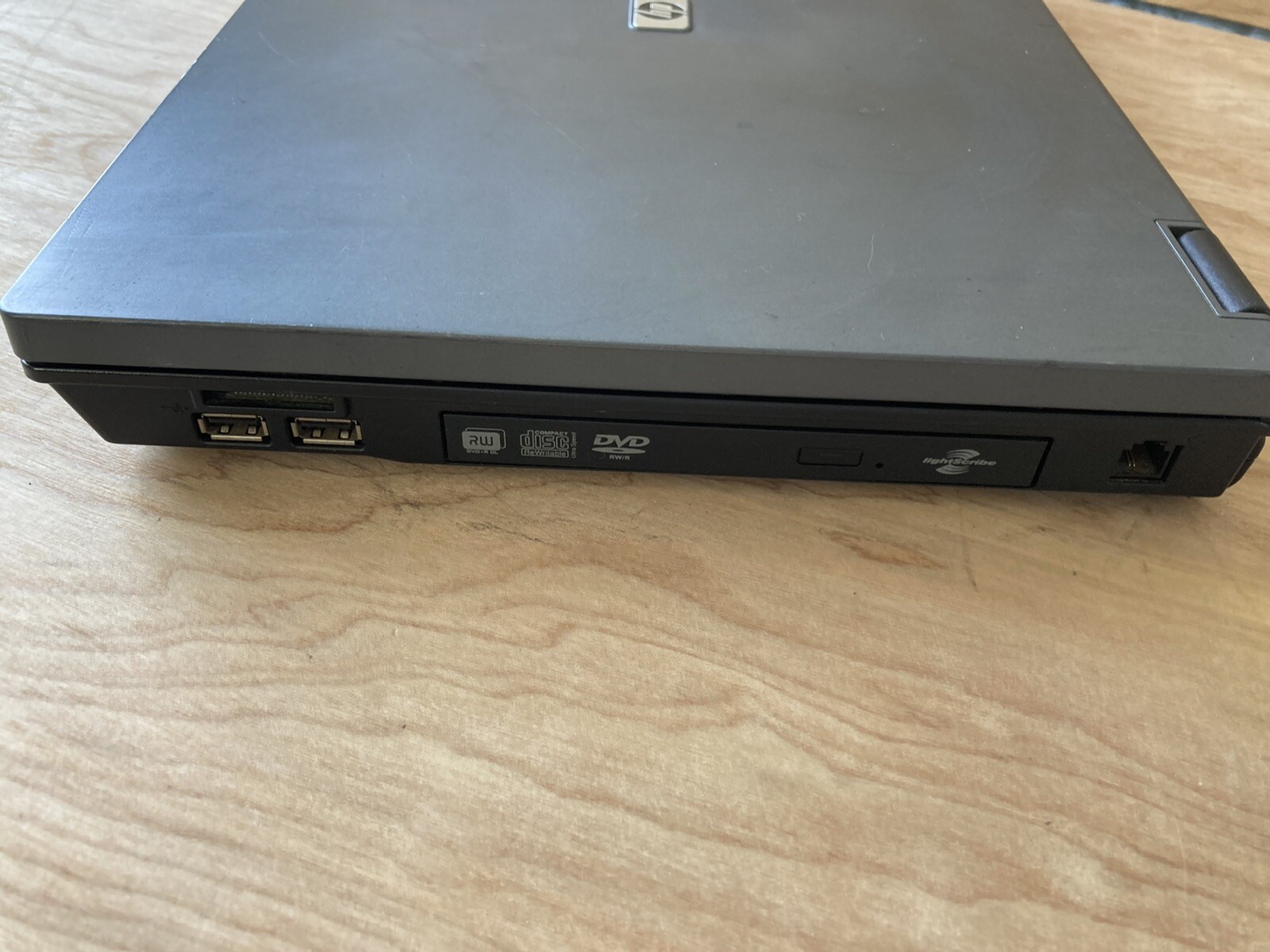 HP Compaq 6710b 15.4in. Intel core 2 Duo @2.1GHz/2Gb/120 Gb, Linux Mint