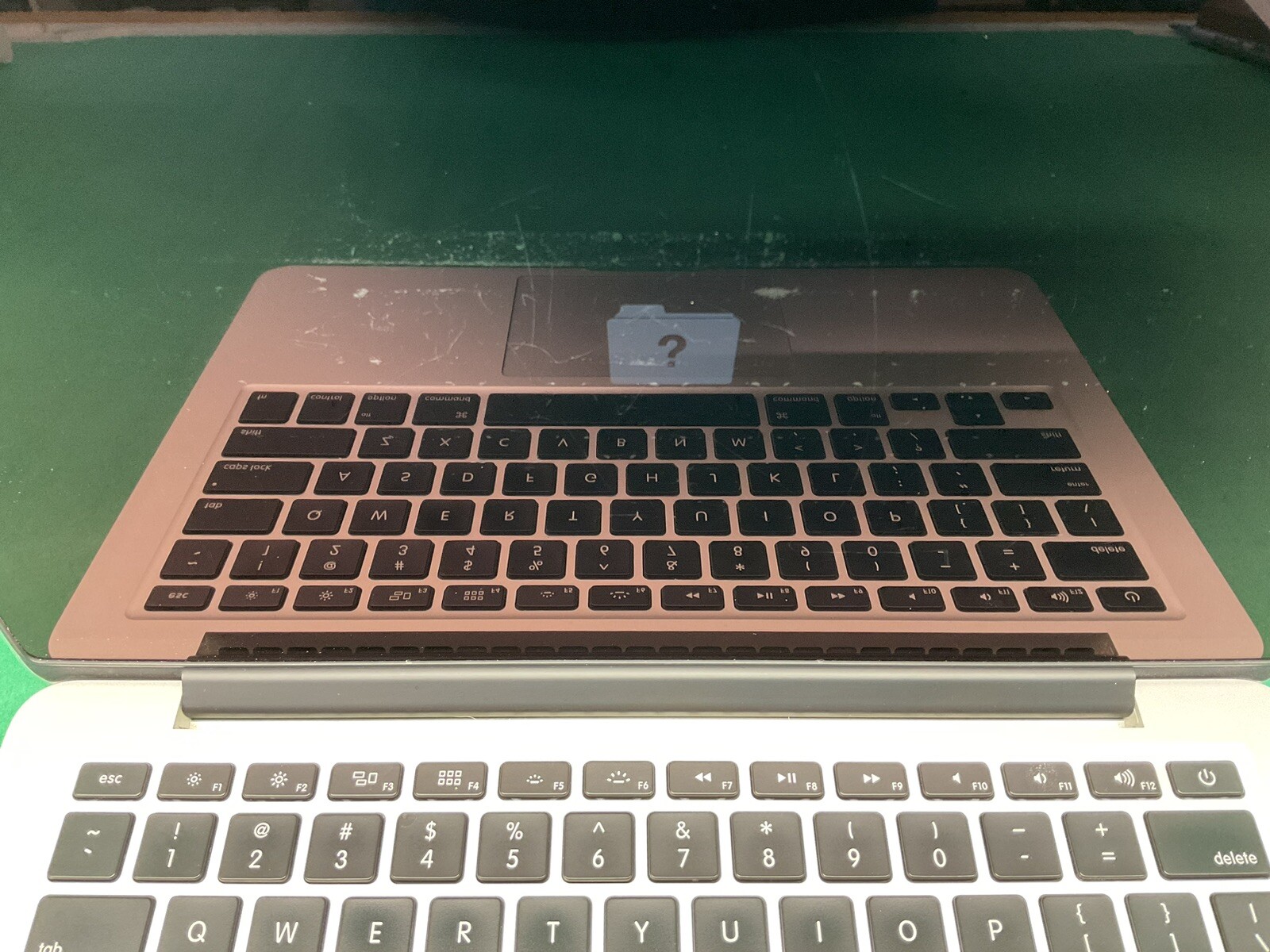 Apple MacBook Pro A1502 – 13” Laptop – POWERS ON – UNTESTED