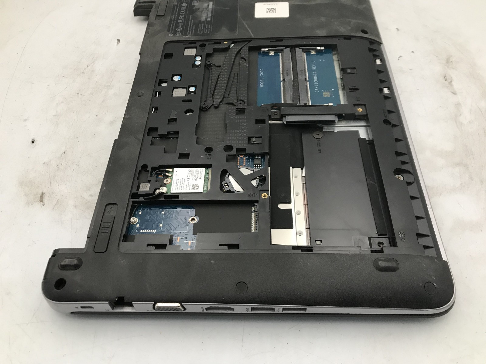 HP 440 G3 – FOR PARTS/BROKEN LCD – INTEL I5 6TH GEN – NO RAM – READ DESCRIP – BB