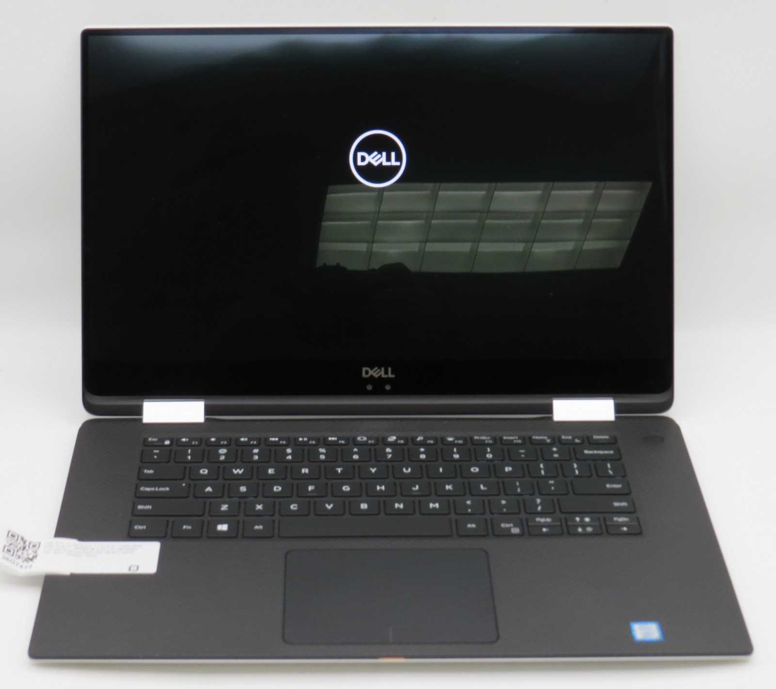 Dell XPS 15 9575 | i7-8705G @ 3.1GHz | 16GB DDR4 | 256GB m2 | 15.6″ | No OS/AC