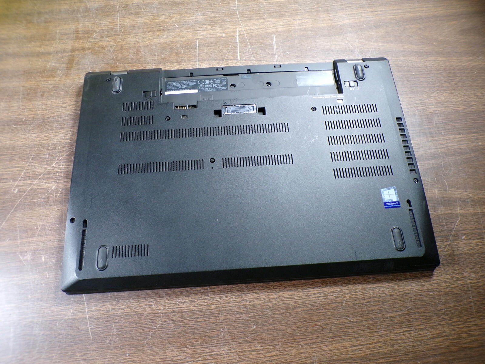 THINKPAD LENOVO T570 INTEL CORE i5-6300U 2.40GHZ 4GB RAM **NO HD/ NO CADDIE