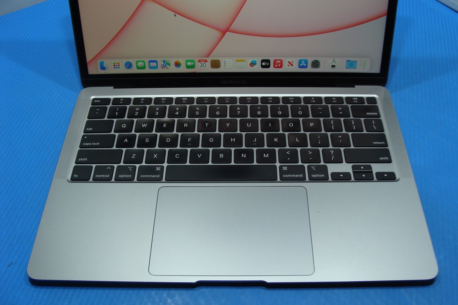 Apple MacBook Air 13″ A2179/BTO (2020) i7-1060NG7 1.2GHz 16GB 256GB OS Ventura