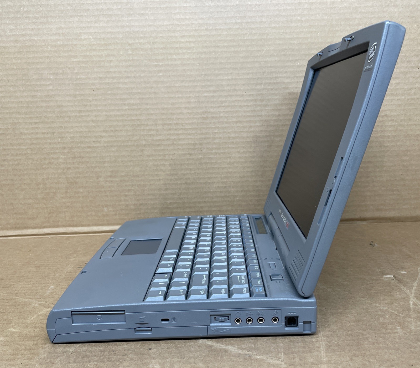 Nec Versa 6000H V/50| 9.4″| Intel | Vintage| | Untested | Vintage | For Parts