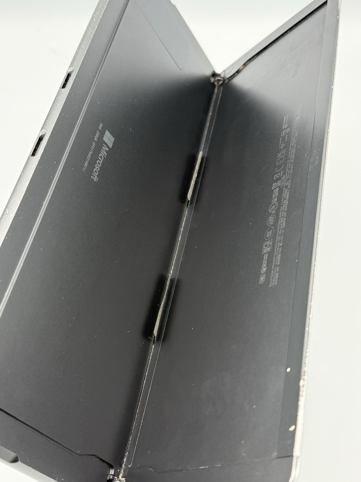 Microsoft Surface Pro 8 13” – i5 11th Gen | 8GB RAM | 256GB SSD (READ) – 31C