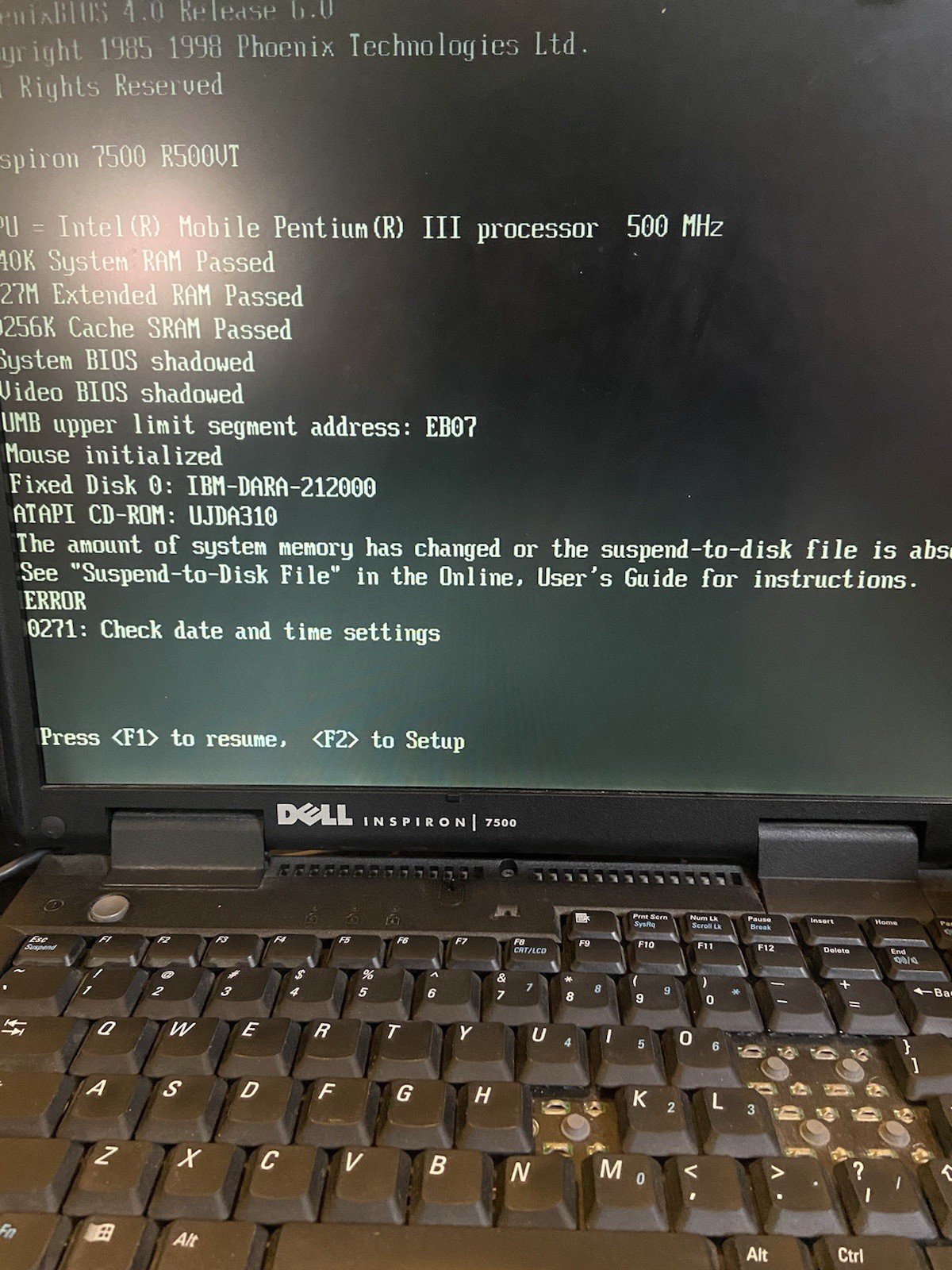 Vintage Dell Inspiron 7500 Laptop Pentium III 12GB HD/128MB RAM No AC- FOR PARTS
