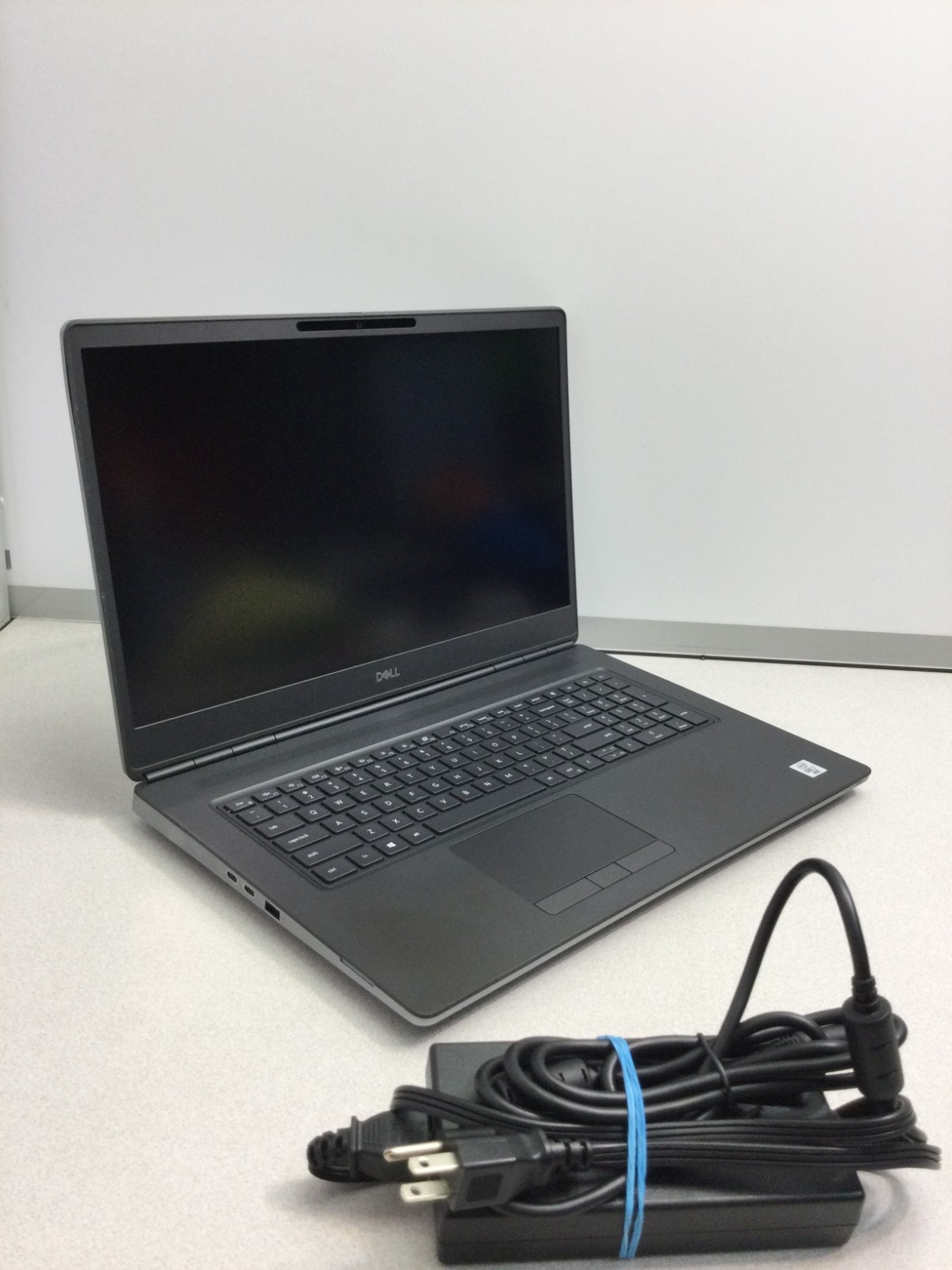 Dell Precision 7750 i7-10875H 2.30GHz 32GB 256GB NVMe 17.3″ RTX 4000