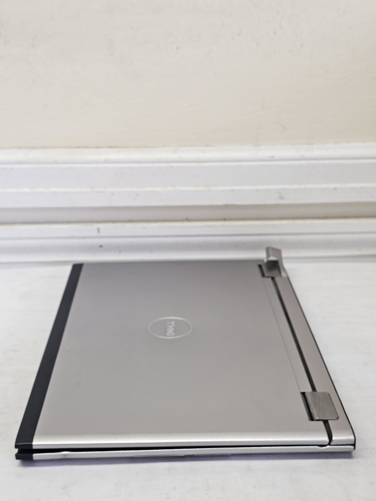 Dell Vostro V13 Laptop – Intel Duo U7300 – 4GB RAM – 320GB HDD – BAD BATT – READ