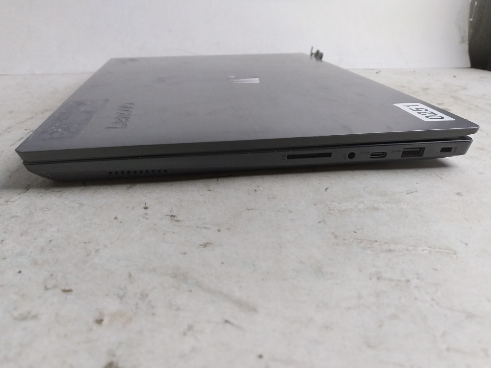 Lenovo ThinkPad V330-14ARR w/AMD Ryzen 3 2200U, 4GB RAM, 14″ Laptop for Parts