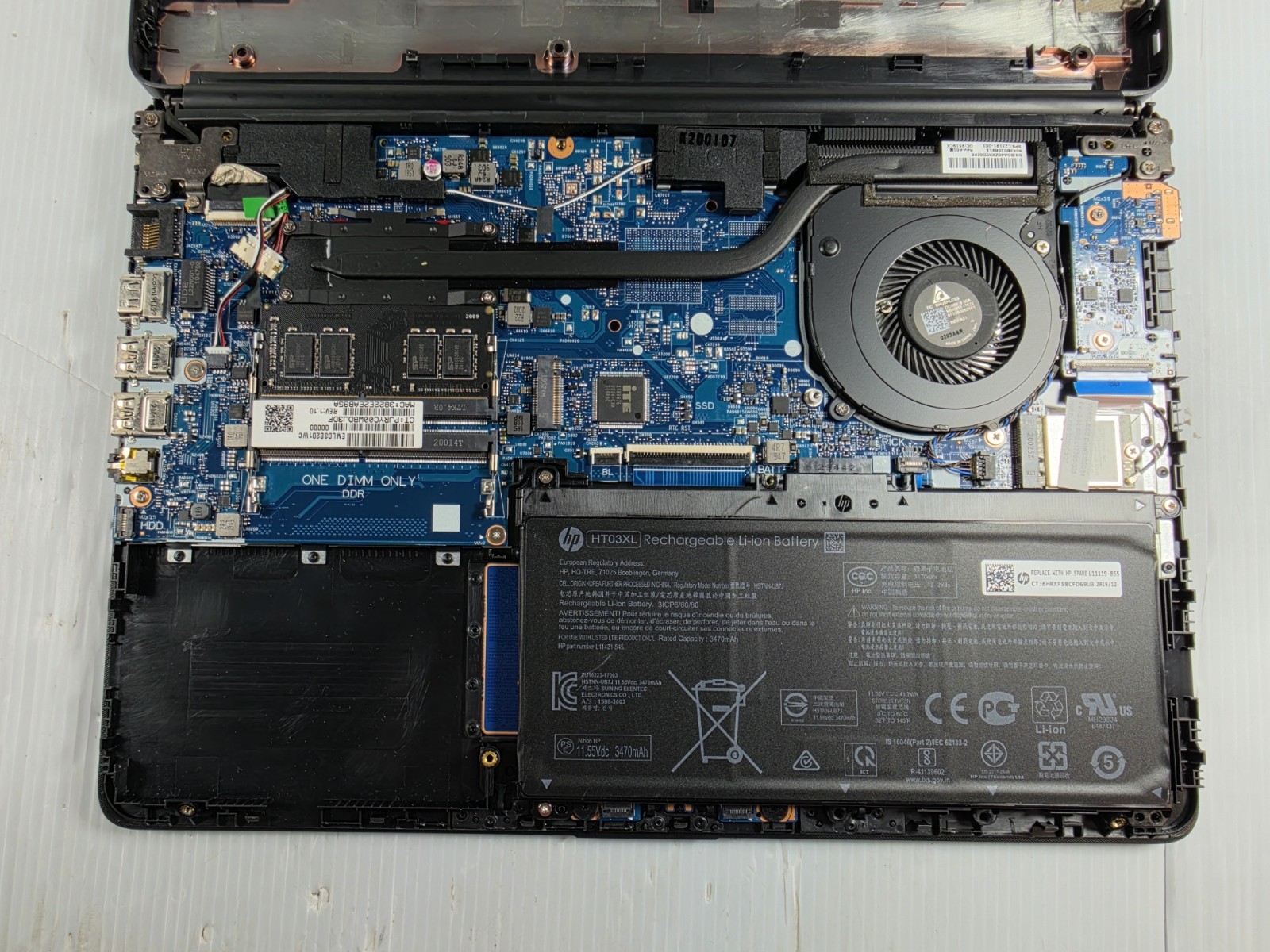 HP Laptop 14-dk1003dx AMD Athlon Silver, 8GB RAM Laptop *READ