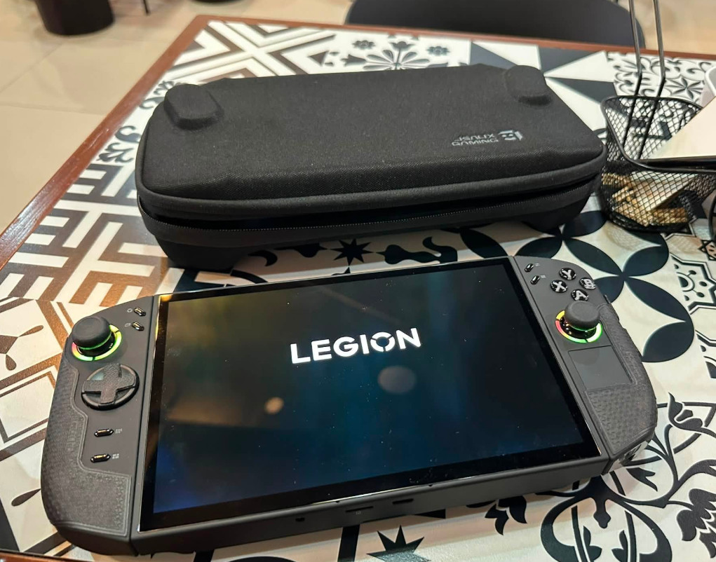 Ryzen Z2 Gaming Handheld PC 32GB 1TB 8.8″ OLED 144Hz – Legion Go 2