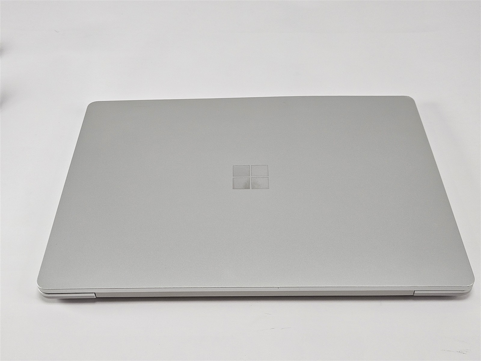 Microsoft Surface Laptop Go 2 256GB SSD 16GB RAM i5-1135G7 Platinum 1Key Missing