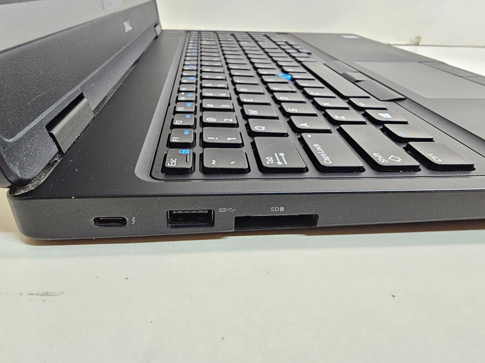 Dell Precision 3530 Laptop – 2.6 GHz i7-8850H 16GB 256GB SSD Webcam 15.6″ – SP1
