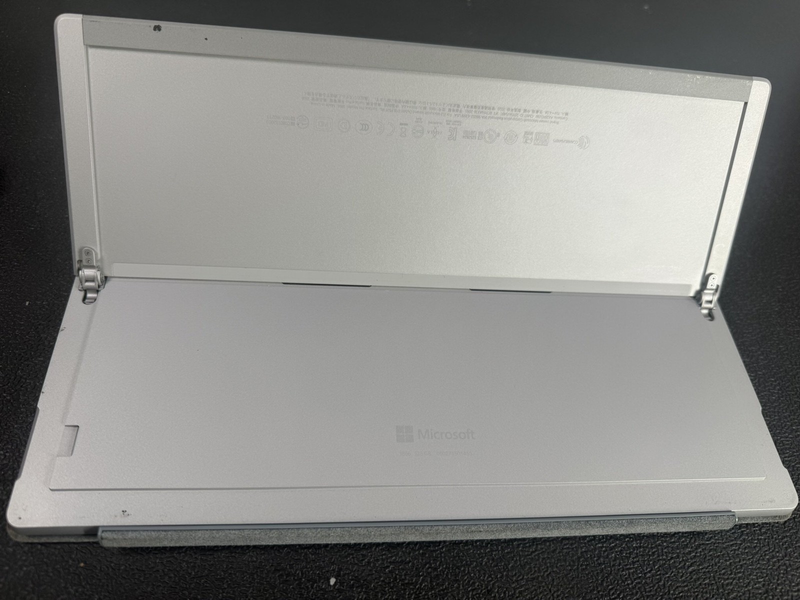 Microsoft Surface Pro 7 12.3″ i5-1035G4 8GB RAM 128GB SSD Windows 11 Pro w/ AC