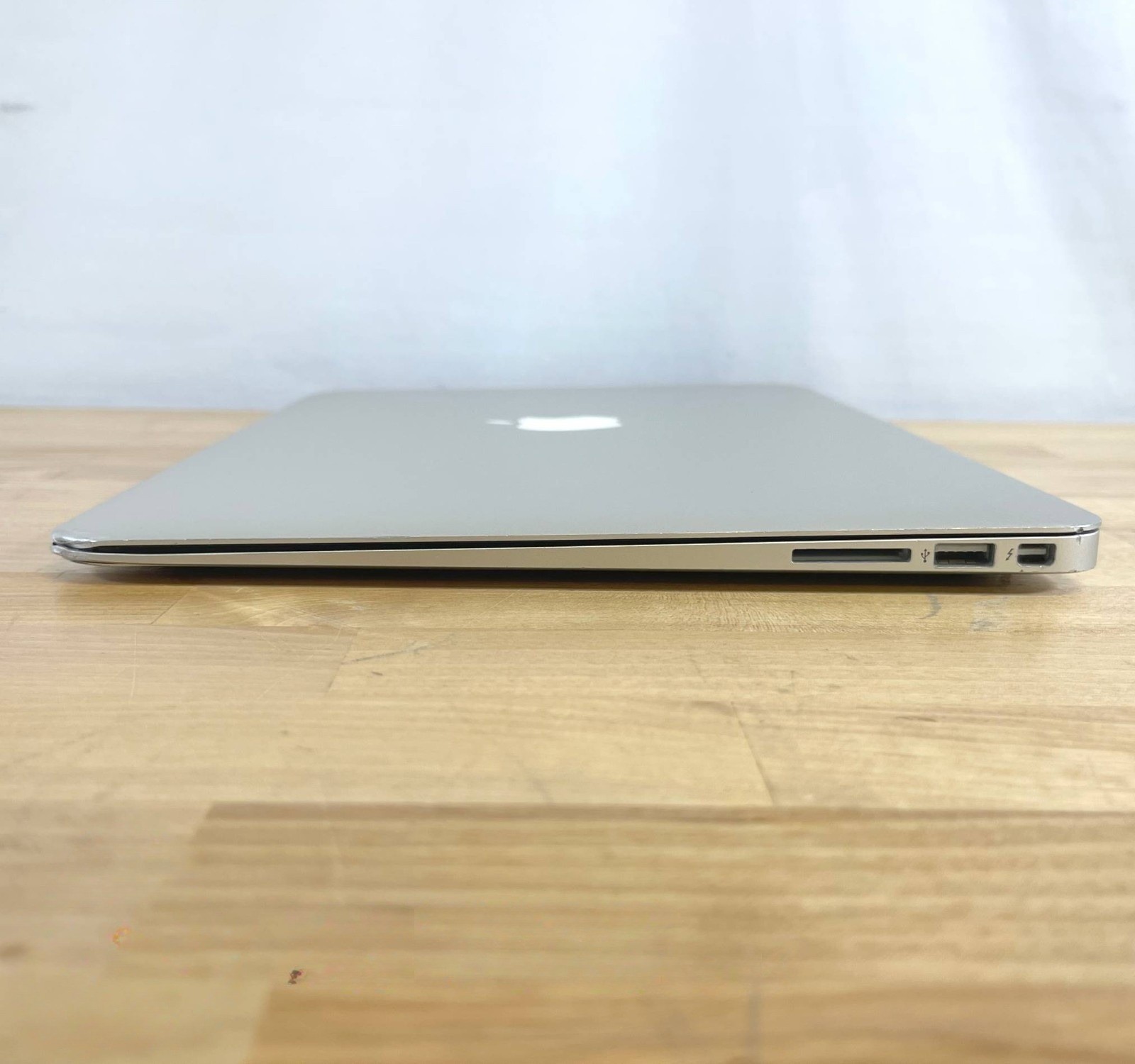 Apple MacBook Air A1466 i7-5650U 2.20GHz 8GB RAM Early 2015 (No Drive)