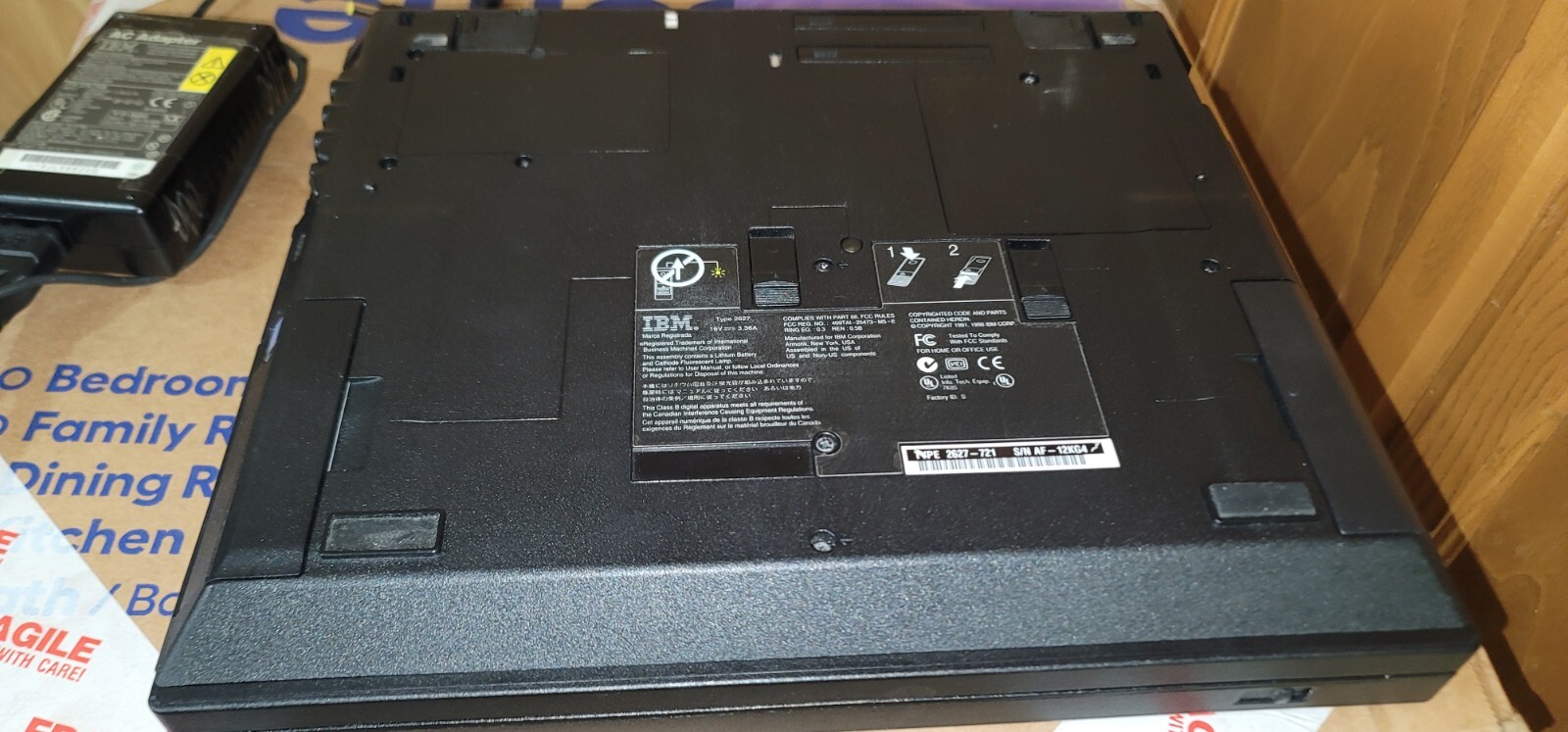 Vintage IBM THINKPAD iSerie Laptop Computer TYPE 2627 Works Exct