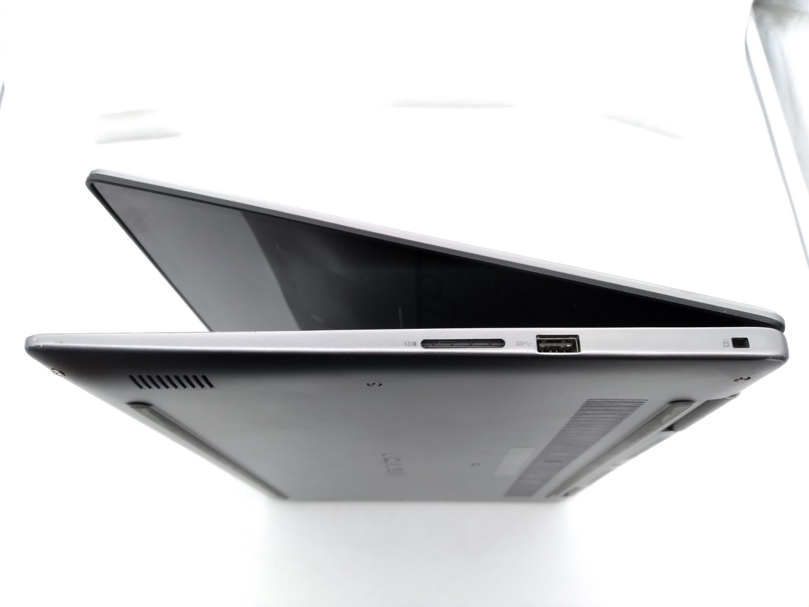 Dell Inspiron 7573 15″ 2-in-1 | i5-8250 @ 1.6GHz 8GB RAM 500GB HDD Win 11 Home