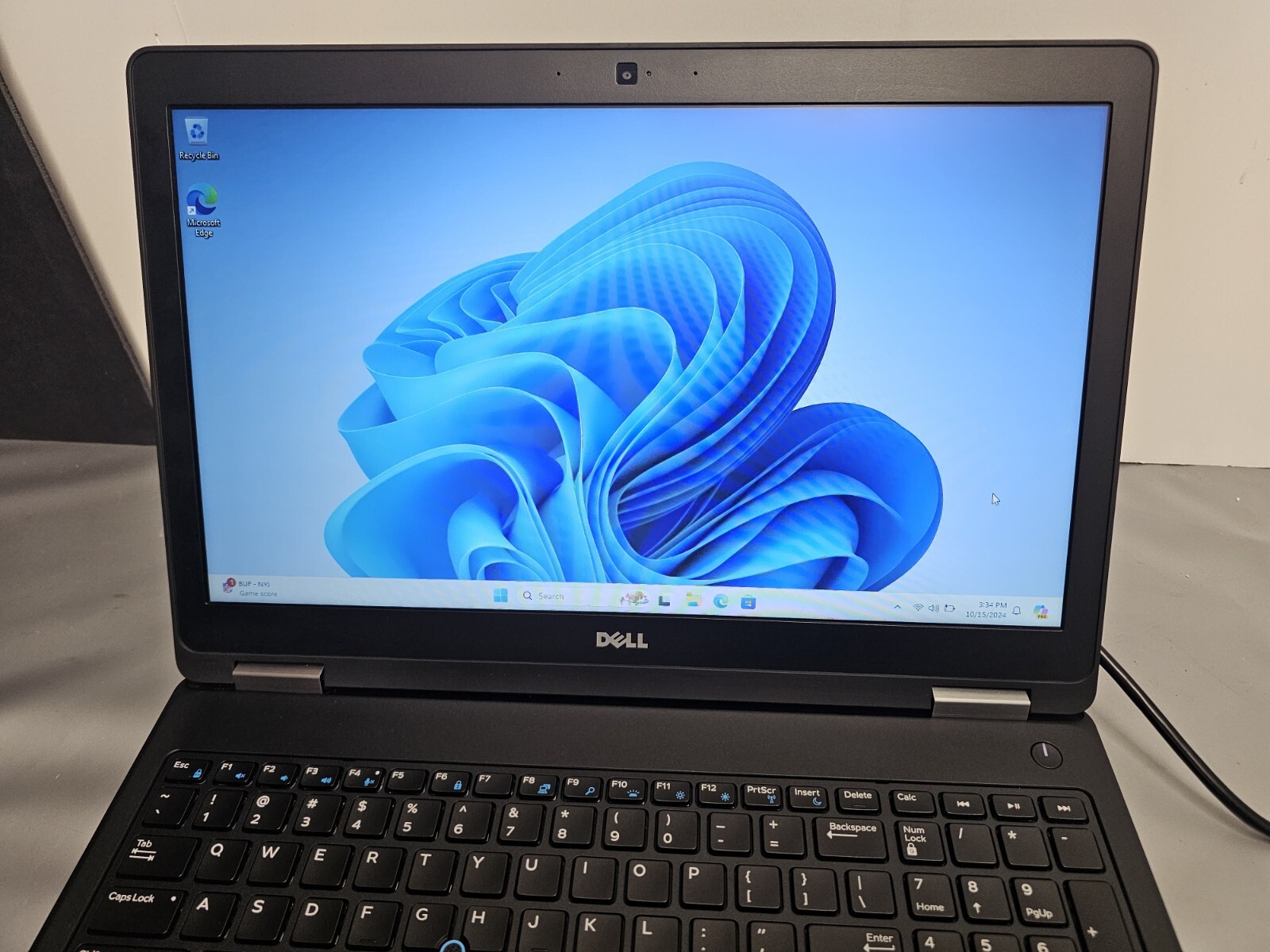 DELL LATITUDE E5570 15.6″ CORE i3-6100U@2.30GHz 8GB RAM 500GB Win 11