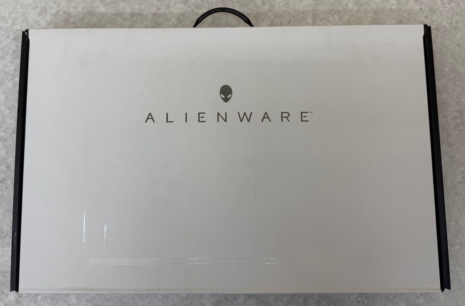 Alienware M17 R5 P50E002 17″ Ryzen 9 6900HX 32GB RAM 1TB SSD GeForce RTX 3070Ti