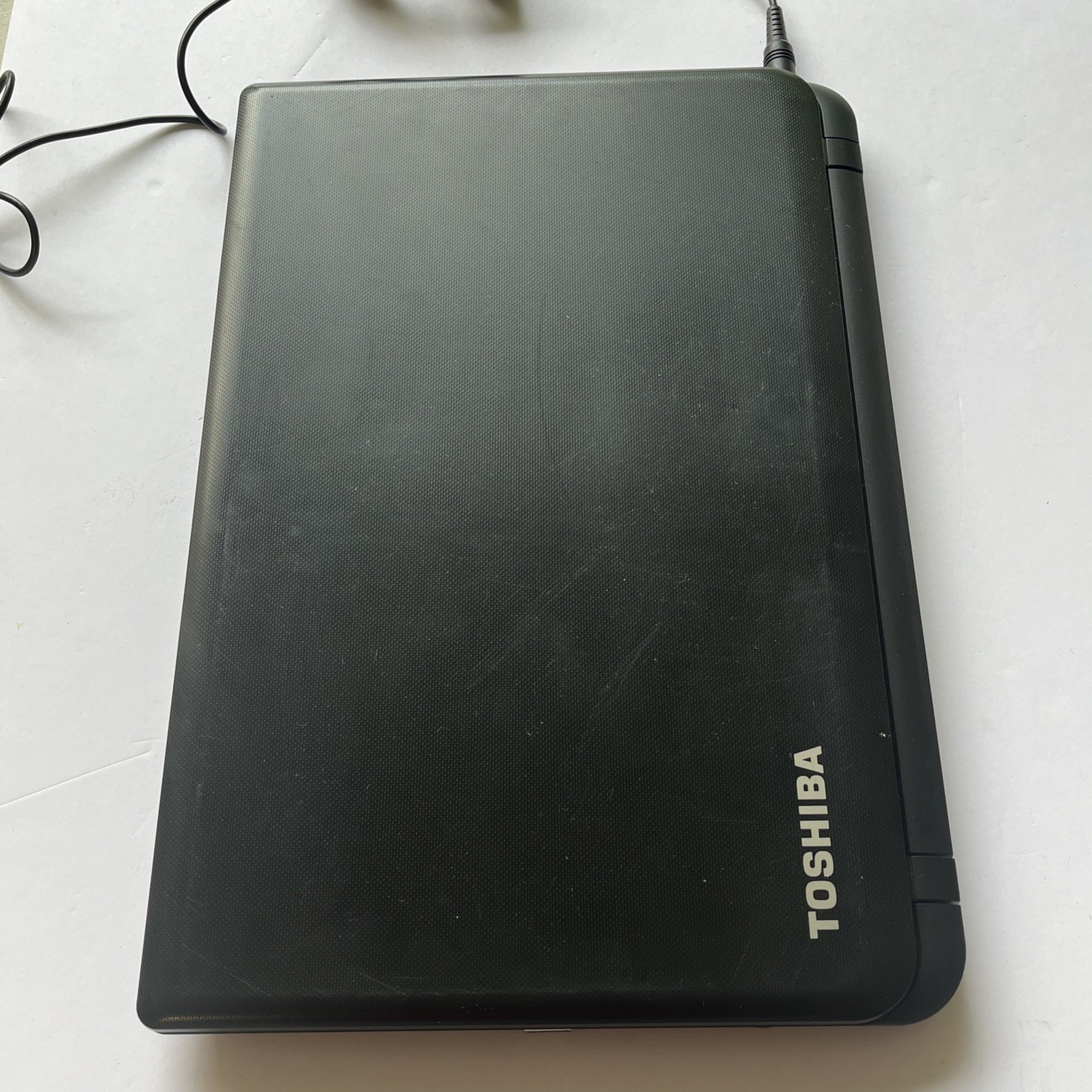 TOSHIBA SATELLITE C55D B5102 Includes Power Supply. Powers On.