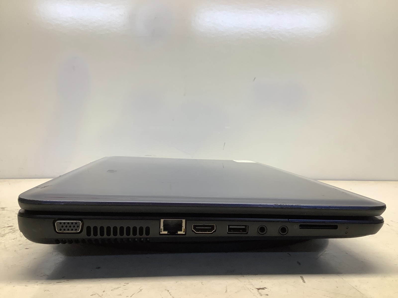 HP 2000-2B09WM AMD E-300 1300MHz 2 GB NO HDD