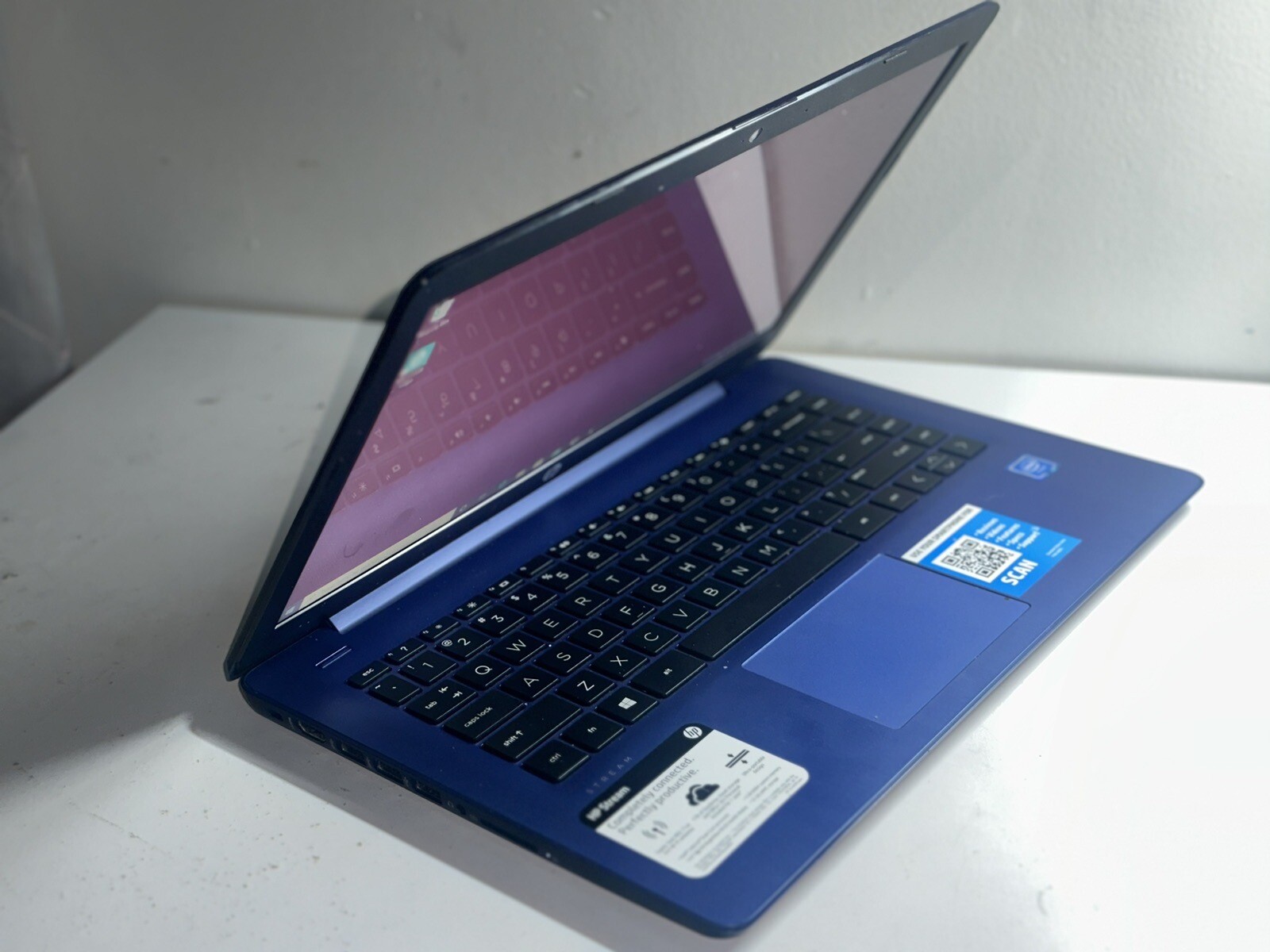 HP Stream 14-cb161wm 14 inch (32GB, Intel Celeron, 1.10GHz, 4GB) Notebook/Laptop