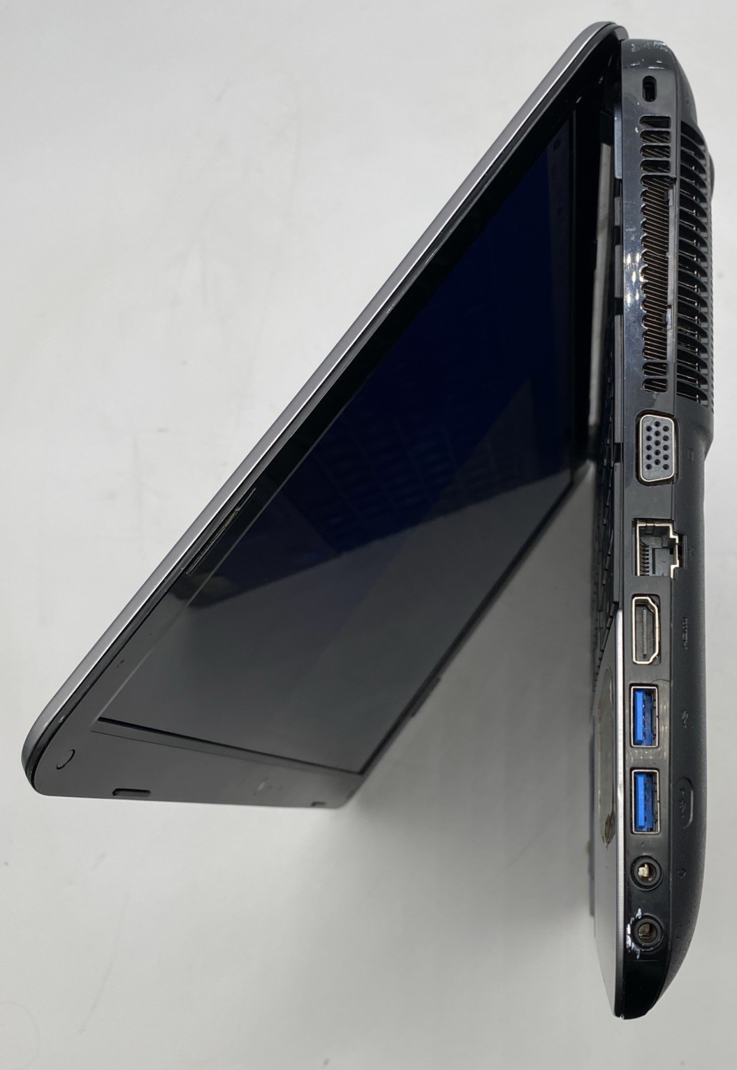Toshiba Satellite S855 15.6″ Intel i7-3630QM @ 2.4GHz 8GB RAM 1TB W10H