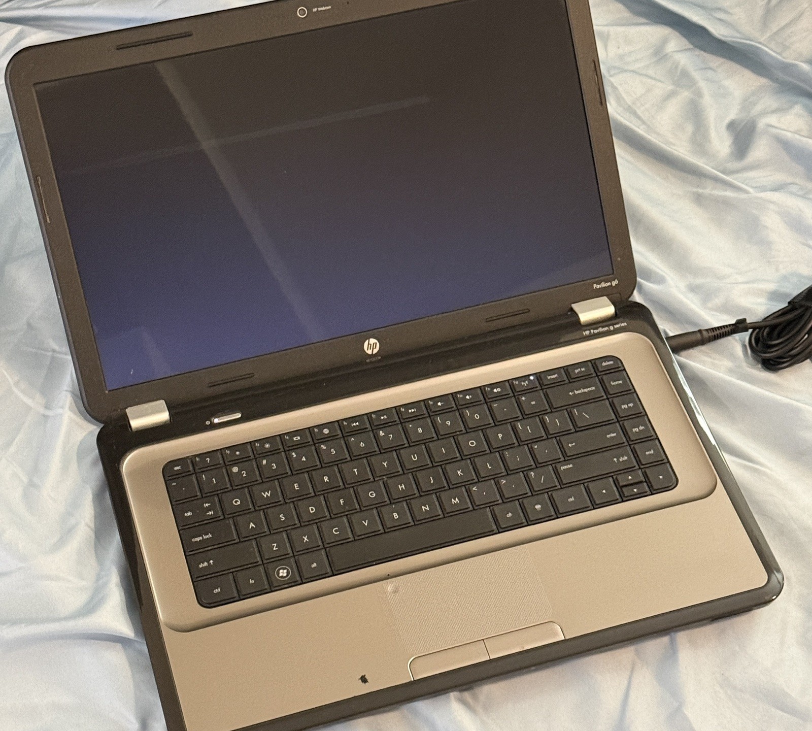 HP Pavilion G6 AMD A4-3305M APU with RadeonHD 4 GB Windows 7 Working-OEM Charge