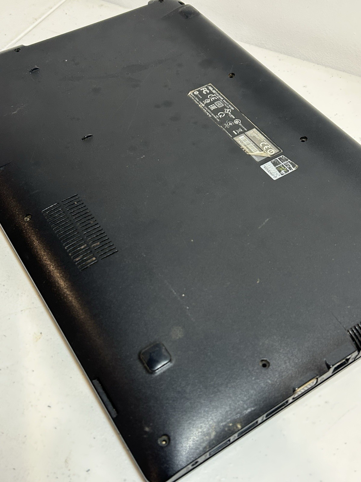 ASUS D550M Laptop Responsive Keyboard Missing DVD Drive No Charger Untested