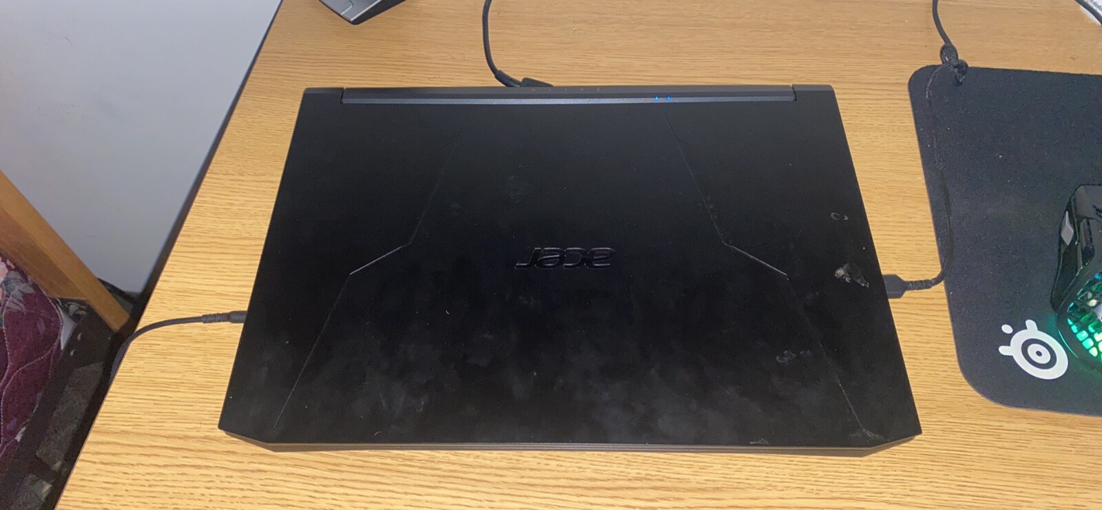 Black gaming laptop – works perfectly / includes mouse and headset
