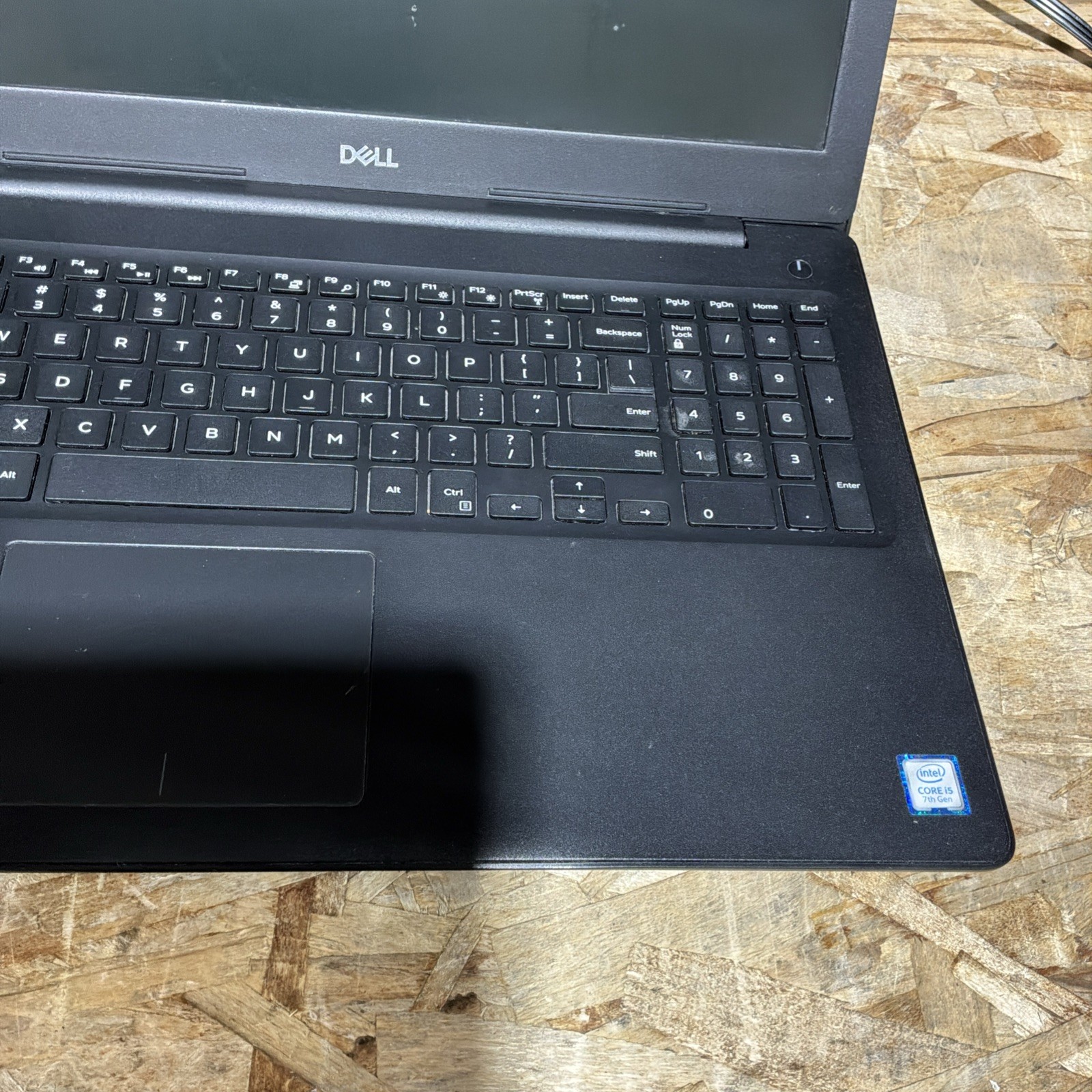 Dell Latitude 3590 15.6″ Laptop – Core i5-7200U / 8GB / 256GB SSD Win11 Pro C470