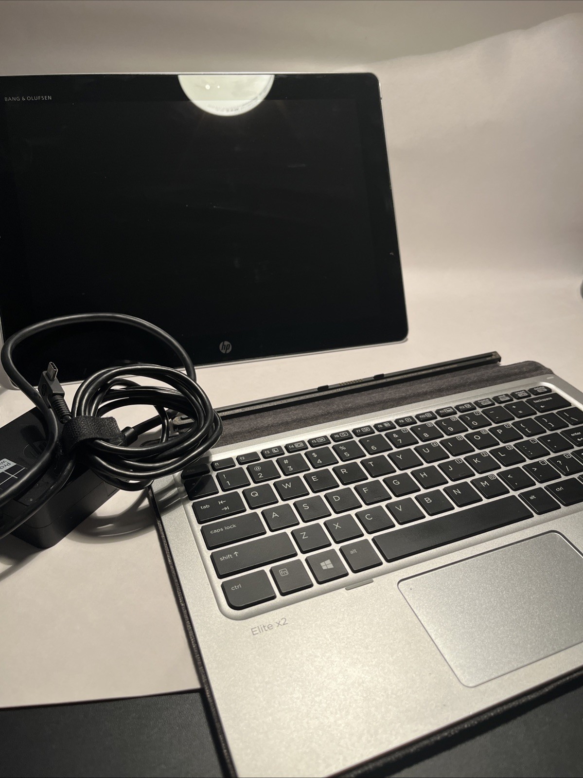 HP EliteX2 1012 G1 Intel M7-6Y75 8GB Ram 256GB SSD 12” 2 IN 1 – Read Description