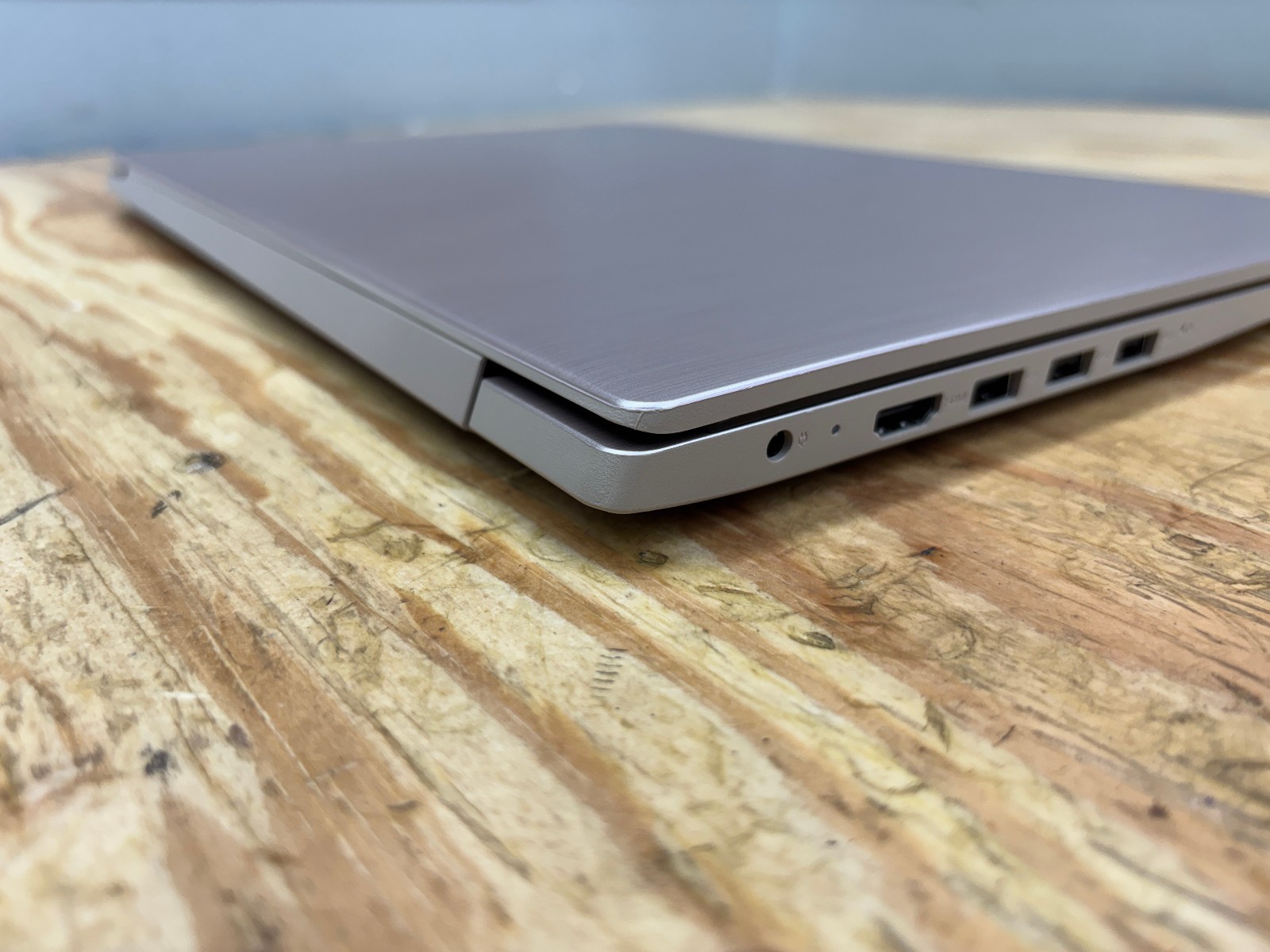 Lenovo IdeaPad 3 15ADA05 15.6″ FHD Ryzen 5 3500U 8GB 256GB SSD Windows 11 Home