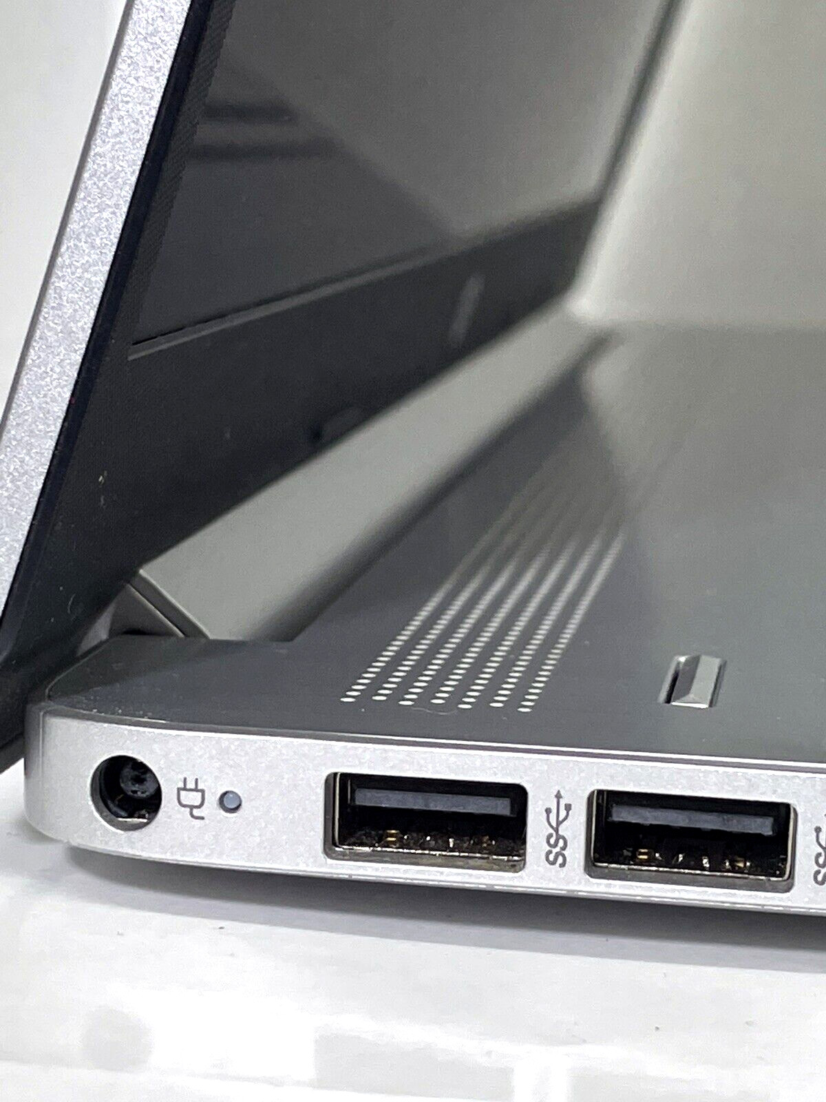 HP 15-EF1081NR 4GB Ram 256GB SSD Laptop Notebook w11h