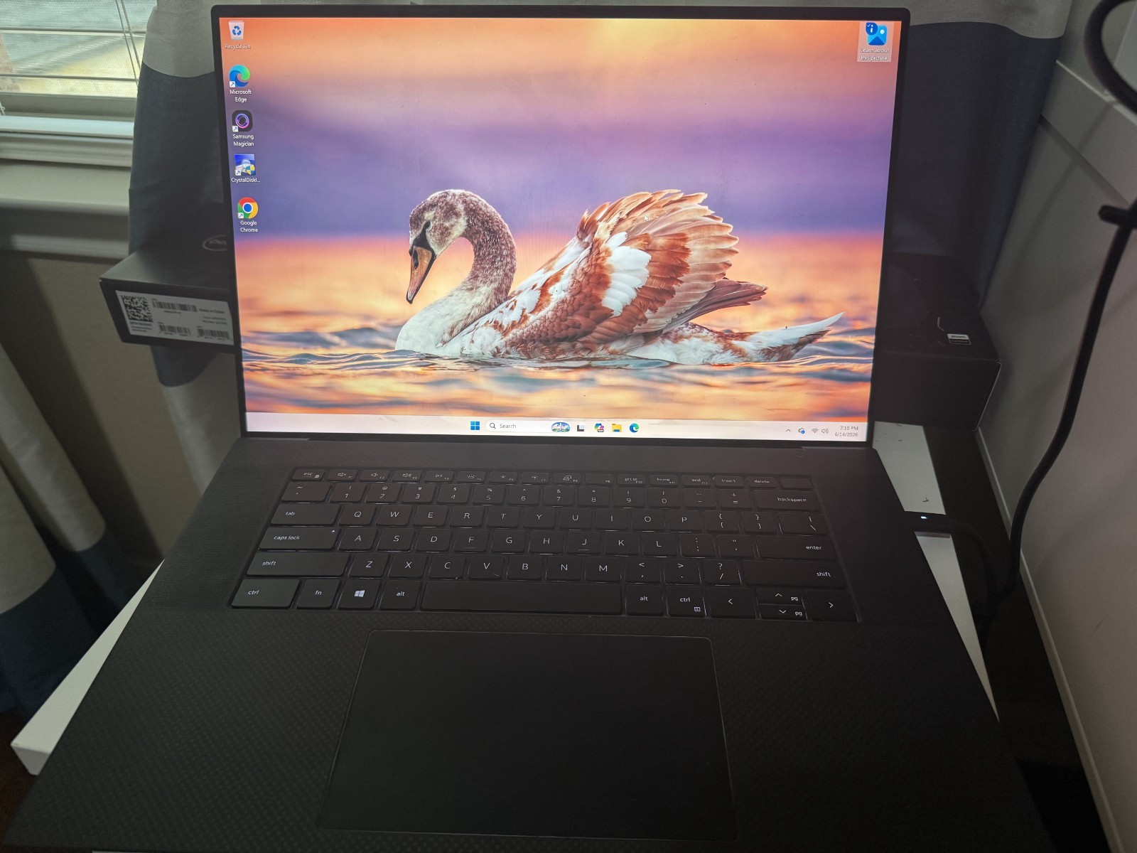 Dell XPS 17 9700 | i9 64GB RAM 2TB SSD RTX 2060 4k| No Battery| Boots on Charger